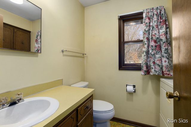 17075 Lakeview Road, Holland, MI 49424