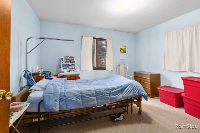 17075 Lakeview Road, Holland, MI 49424