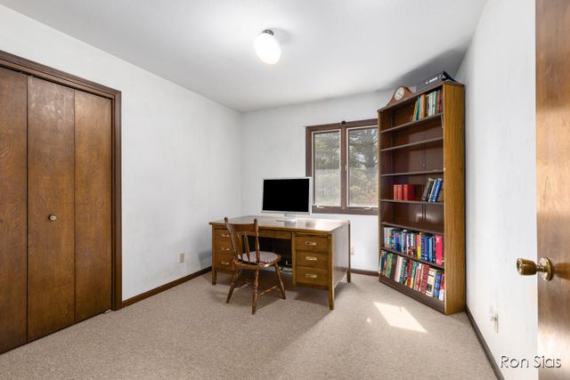 17075 Lakeview Road, Holland, MI 49424