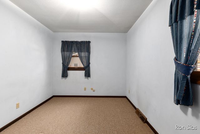 17075 Lakeview Road, Holland, MI 49424