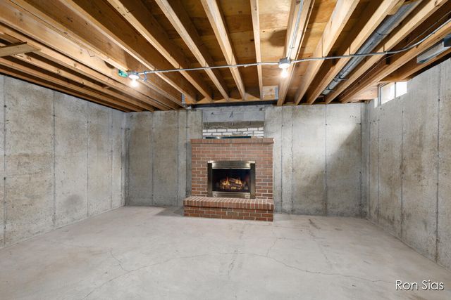 17075 Lakeview Road, Holland, MI 49424