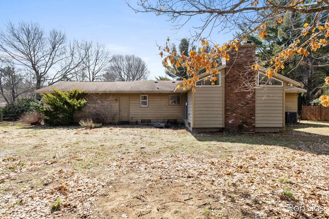 17075 Lakeview Road, Holland, MI 49424