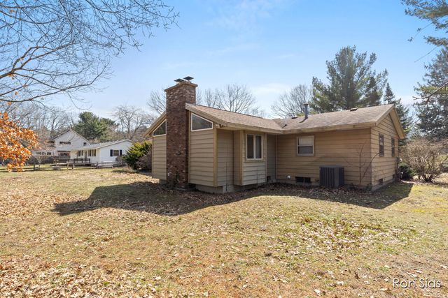 17075 Lakeview Road, Holland, MI 49424