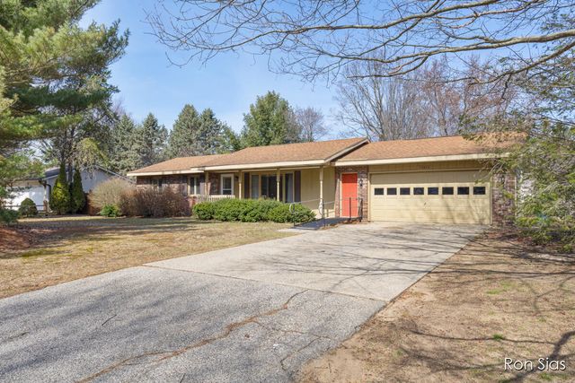 17075 Lakeview Road, Holland, MI 49424