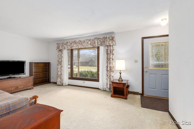 17075 Lakeview Road, Holland, MI 49424