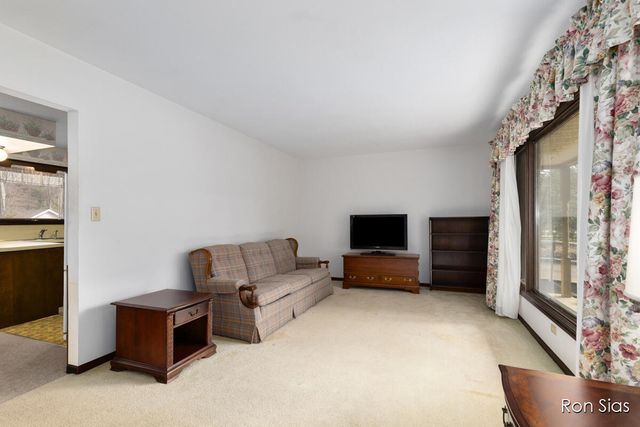 17075 Lakeview Road, Holland, MI 49424