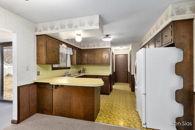 17075 Lakeview Road, Holland, MI 49424