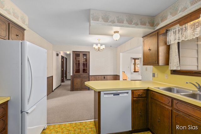 17075 Lakeview Road, Holland, MI 49424