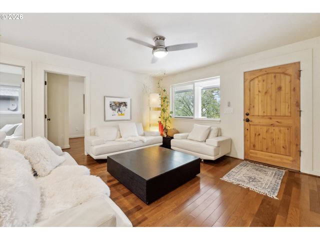 5812 N SYRACUSE St, Portland, OR 97203