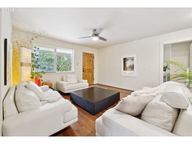 5812 N SYRACUSE St, Portland, OR 97203