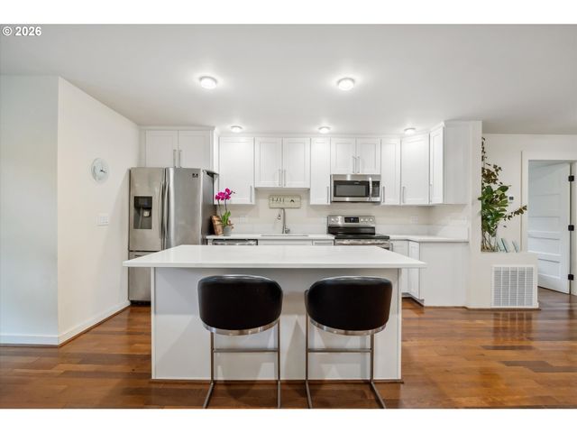 5812 N SYRACUSE St, Portland, OR 97203