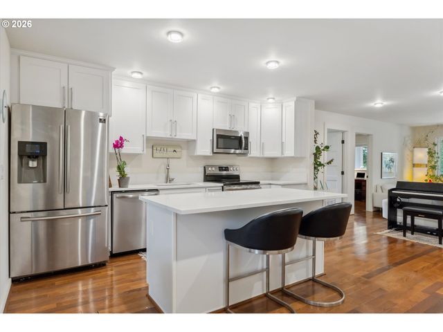 5812 N SYRACUSE St, Portland, OR 97203