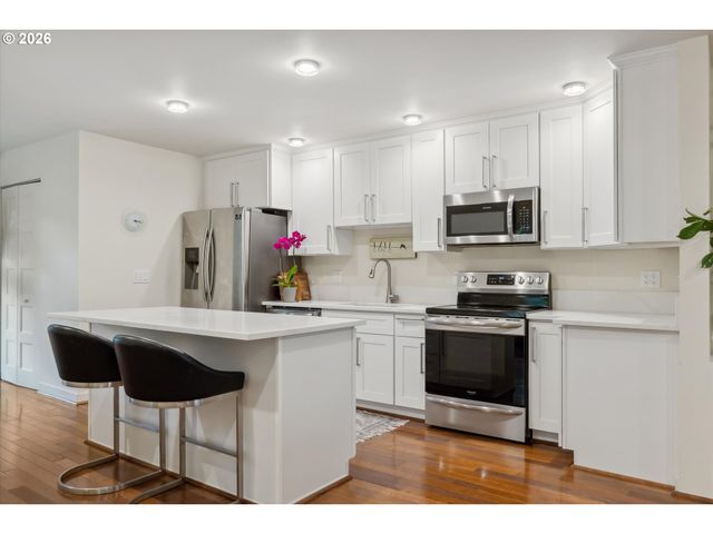 5812 N SYRACUSE St, Portland, OR 97203