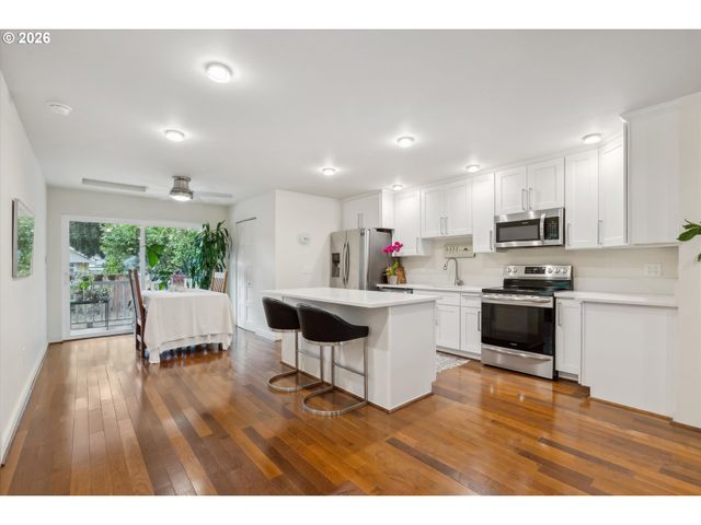 5812 N SYRACUSE St, Portland, OR 97203