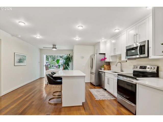 5812 N SYRACUSE St, Portland, OR 97203