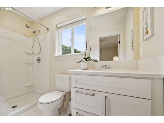 5812 N SYRACUSE St, Portland, OR 97203