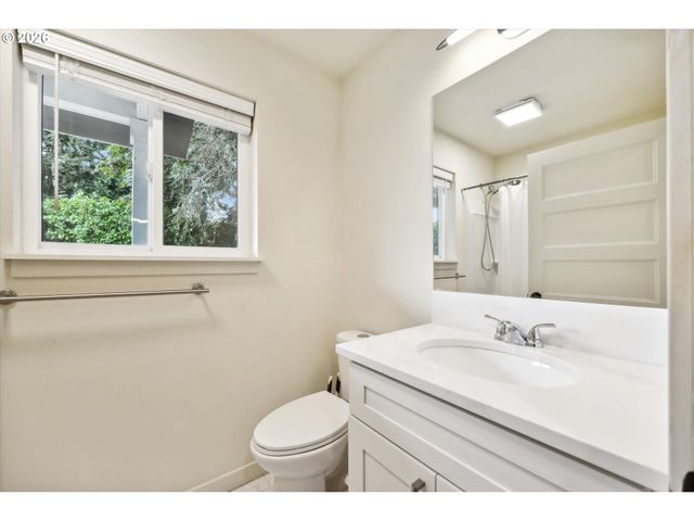 5812 N SYRACUSE St, Portland, OR 97203