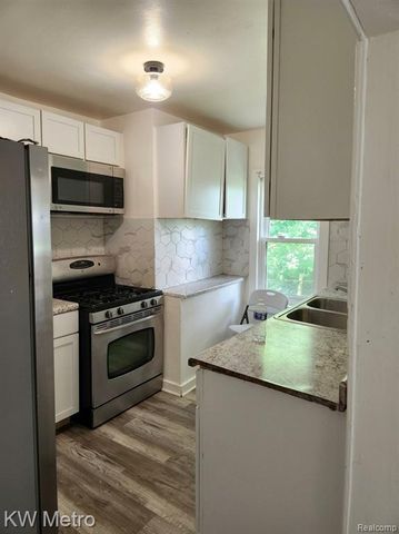 16517 Chatham Street, Detroit, MI 48219