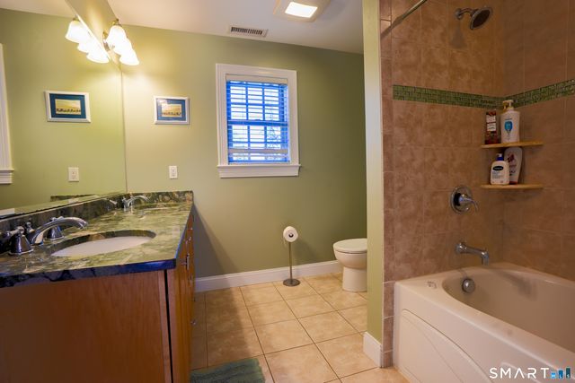16 John Henry Lane, Milford, CT 06461