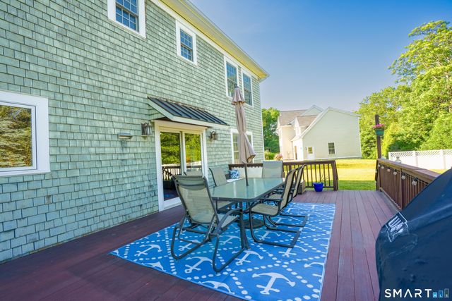 16 John Henry Lane, Milford, CT 06461