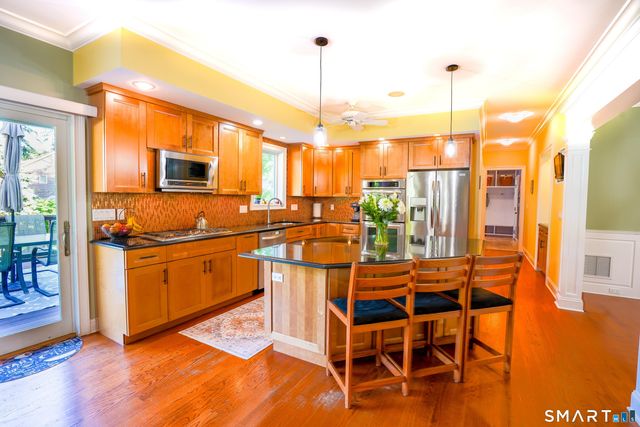 16 John Henry Lane, Milford, CT 06461