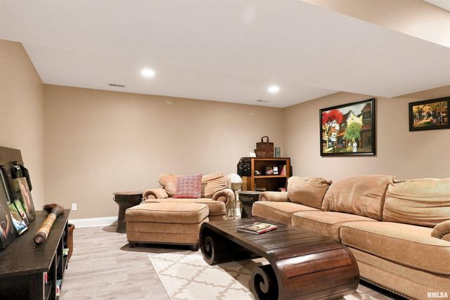 11217 N Oakwood Dr Unit 24, Peoria, IL 61615