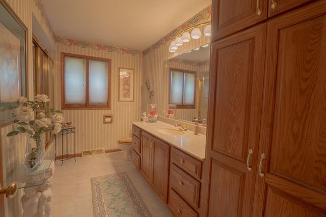 10524 S Michael Drive, Palos Hills, IL 60465