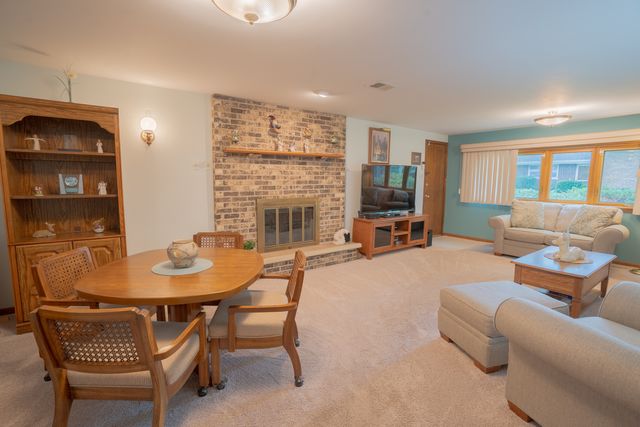 10524 S Michael Drive, Palos Hills, IL 60465