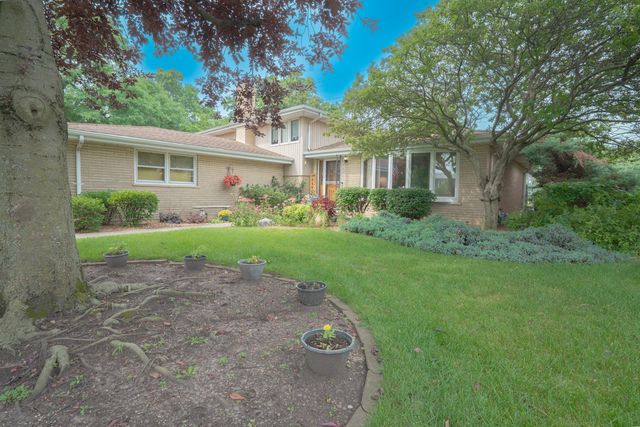 10524 S Michael Drive, Palos Hills, IL 60465