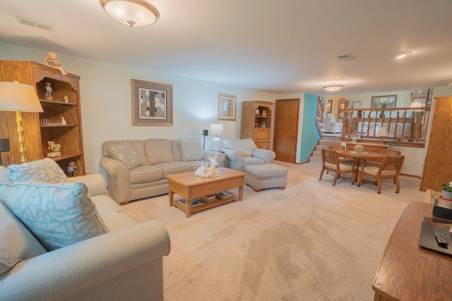 10524 S Michael Drive, Palos Hills, IL 60465