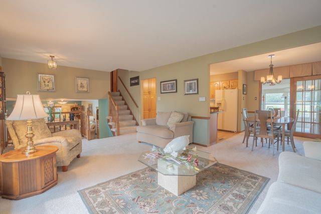 10524 S Michael Drive, Palos Hills, IL 60465