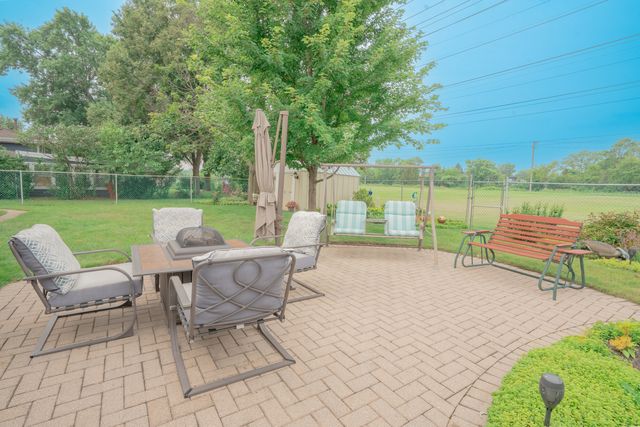 10524 S Michael Drive, Palos Hills, IL 60465