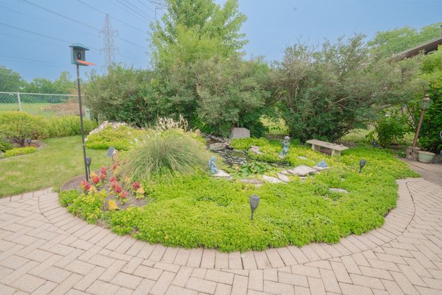 10524 S Michael Drive, Palos Hills, IL 60465