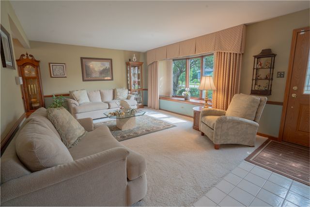 10524 S Michael Drive, Palos Hills, IL 60465