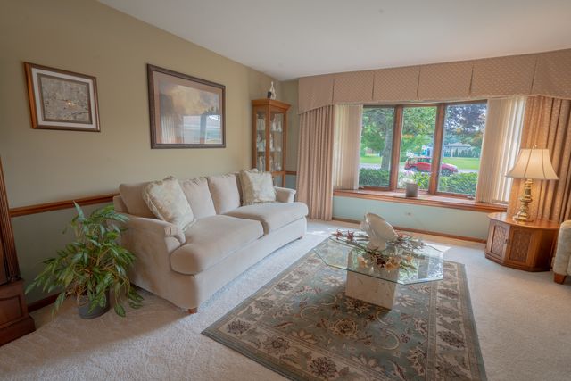 10524 S Michael Drive, Palos Hills, IL 60465