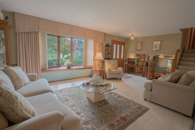 10524 S Michael Drive, Palos Hills, IL 60465