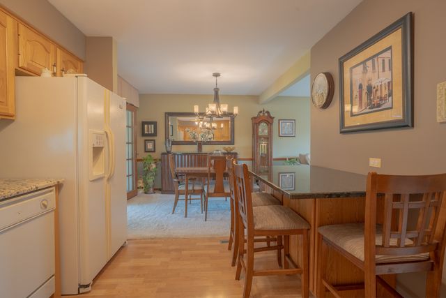 10524 S Michael Drive, Palos Hills, IL 60465
