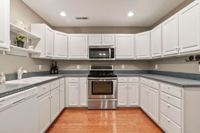 155 Retreat Pl., Little River, SC 29566