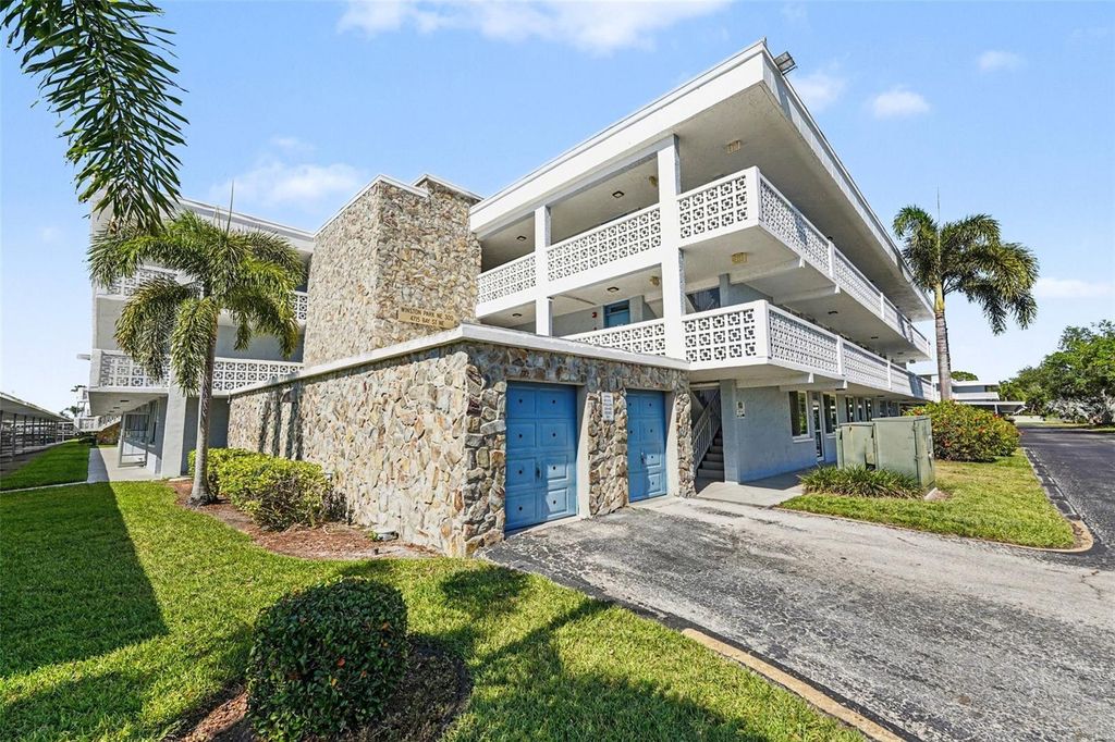 4715 BAY STREET NE 232, St Petersburg, FL 33703