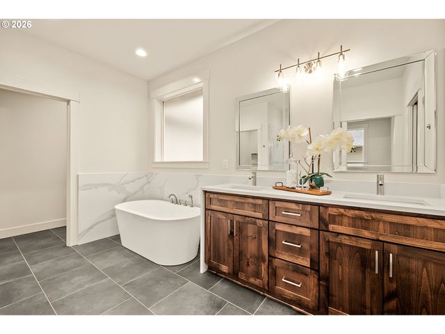 315 Ne Clay St, Sublimity, OR 97385