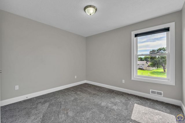 3322 SE Long ST, Topeka, KS 66605