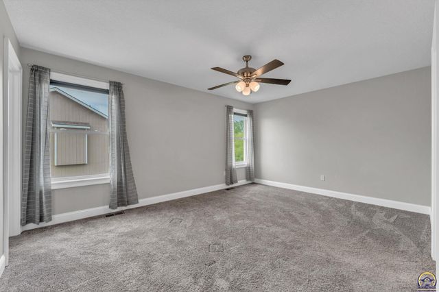3322 SE Long ST, Topeka, KS 66605