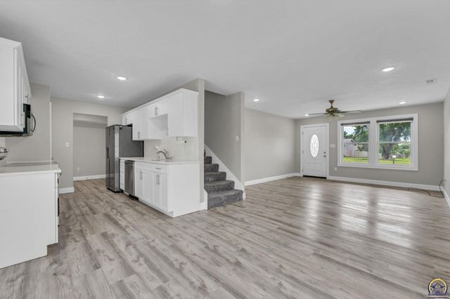 3322 SE Long ST, Topeka, KS 66605