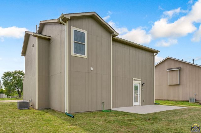 3322 SE Long ST, Topeka, KS 66605
