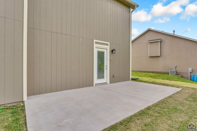 3322 SE Long ST, Topeka, KS 66605
