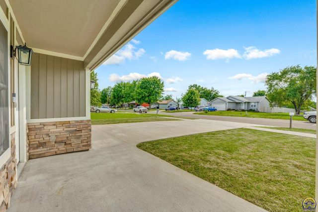 3322 SE Long ST, Topeka, KS 66605