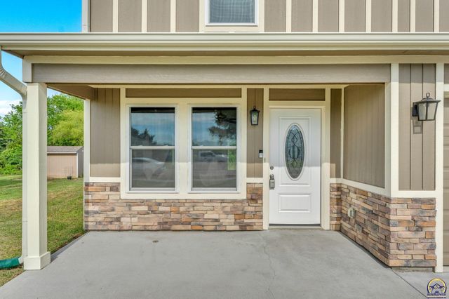 3322 SE Long ST, Topeka, KS 66605
