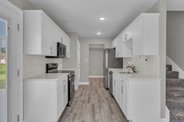 3322 SE Long ST, Topeka, KS 66605