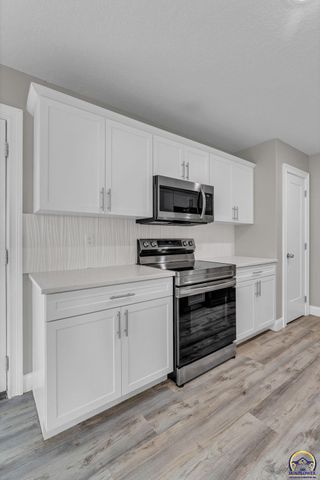 3322 SE Long ST, Topeka, KS 66605