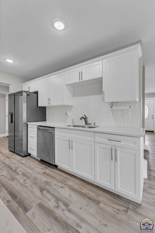 3322 SE Long ST, Topeka, KS 66605
